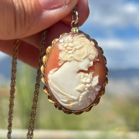 PR.ST.CO 1/20 12K GF Mother of Pearl Cameo Locket NECKLACE - Picture 1 of 13